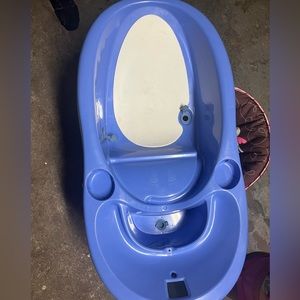 Baby bath tub